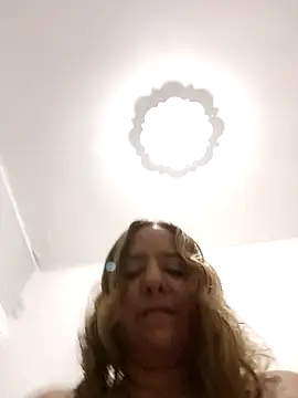 Snapshot of Iivana_19 chatting on February 26, 2026, 6:19 pm Iivana 19 online show from February 26, 2026, 6:19 pm