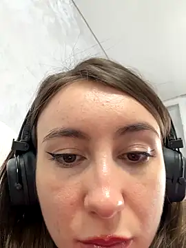 viviandaimond1 online show from October 19, 2025, 11:02 am