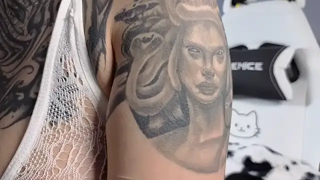 decayingcandy online show from December 14, 2025, 12:39 am