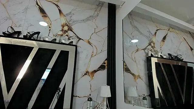 KarinaSimonz online show from February 20, 2026, 8:33 pm