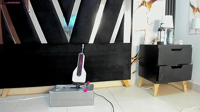 KarinaSimonz online show from December 19, 2025, 7:49 pm