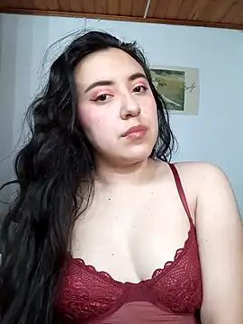 Emi chik online show from December 5, 2025, 10:47 am