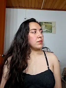 Emi chik online show from June 18, 2026, 5:28 am