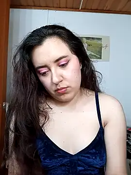 Emi chik online show from November 5, 2025, 11:57 am