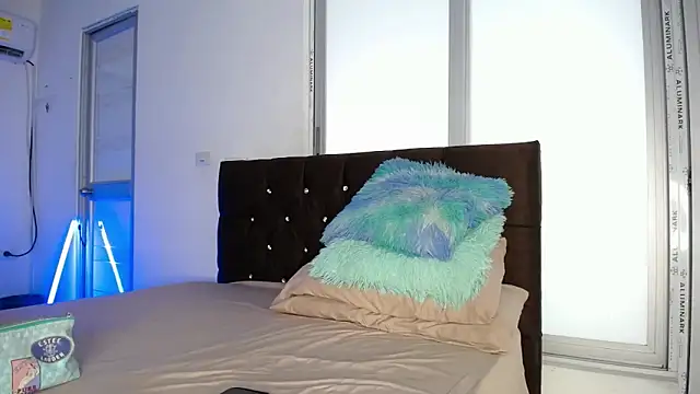 Sweet hot mia online show from April 5, 2026, 2:13 pm