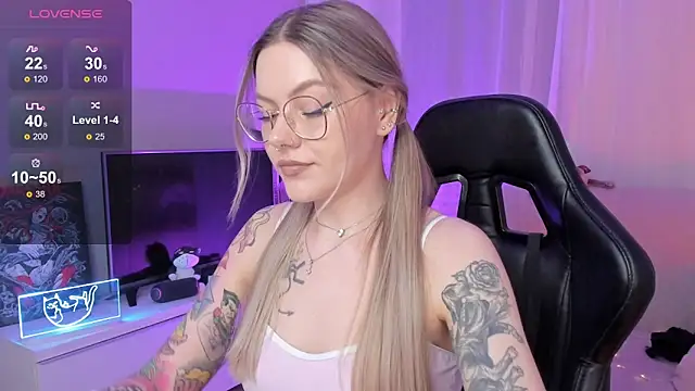 Marta May  online show from September 27, 2025, 3:40 pm