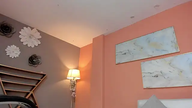 KatieNolan 1 online show from March 7, 2025, 3:39 pm