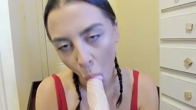 nycole new online show from October 18, 2025, 4:14 am