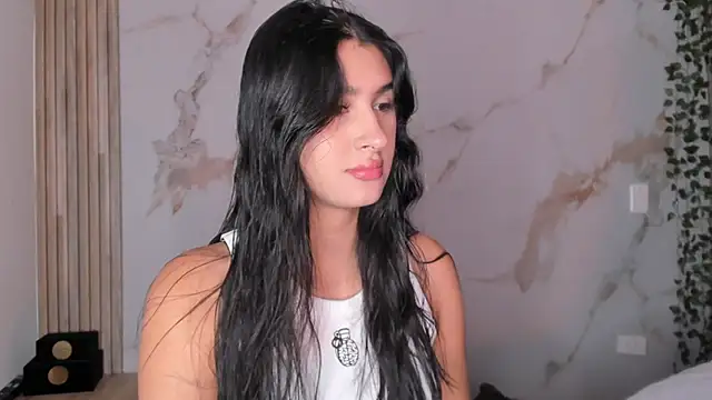 Ashley Evans18 online show from September 18, 2025, 12:30 pm