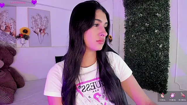 Ashley Evans18 online show from November 25, 2025, 1:55 pm