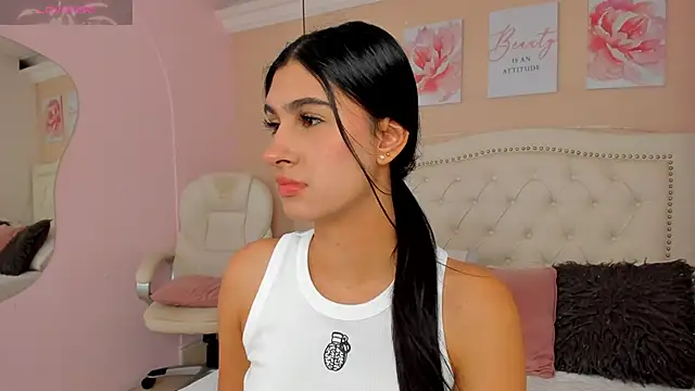 Ashley Evans18 online show from March 14, 2025, 1:24 pm