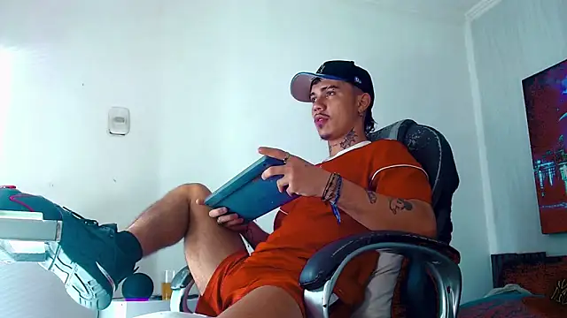 HannibalLester online show from March 18, 2025, 2:08 am