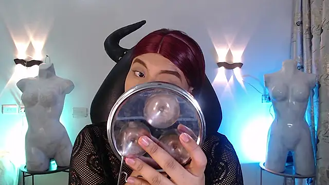 Snapshot of Emili_Roux chatting on February 20, 2026, 12:07 pm Emili Roux online show from February 20, 2026, 12:07 pm