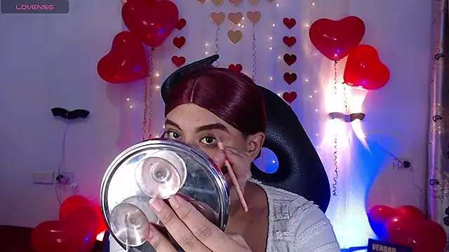 Snapshot of Emili_Roux chatting on February 12, 2026, 6:18 pm Emili Roux online show from February 12, 2026, 6:18 pm