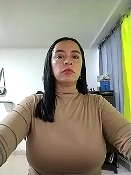 hailey85 online show from April 17, 2026, 9:50 pm