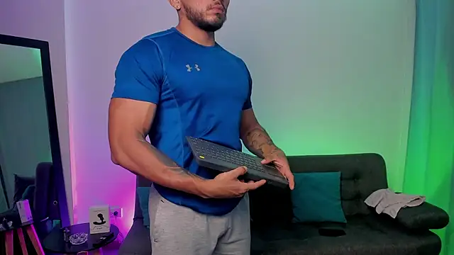 Snapshot of maximusclark1 chatting on February 17, 2025, 8:27 pm maximusclark1 online show from February 17, 2025, 8:27 pm