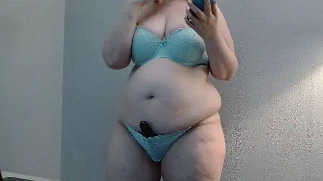 desiree1981 online show from June 19, 2026, 9:04 am