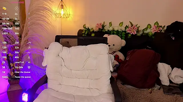 Hannah williams1 online show from October 3, 2025, 9:16 pm