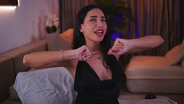 Snapshot of GinaValentinna chatting on March 13, 2025, 1:32 am GinaValentinna online show from March 13, 2025, 1:32 am