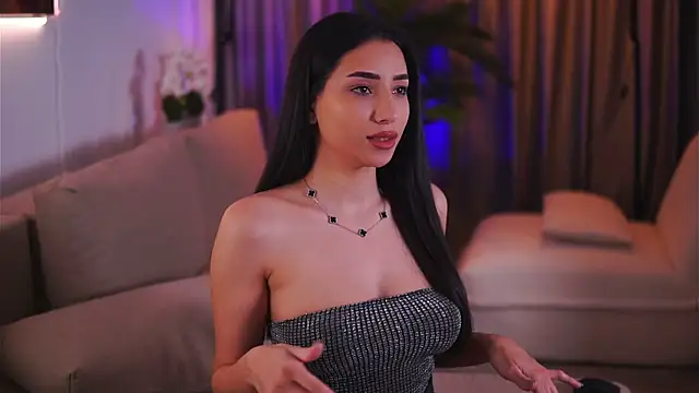 Snapshot of GinaValentinna chatting on March 6, 2025, 11:09 pm GinaValentinna online show from March 6, 2025, 11:09 pm