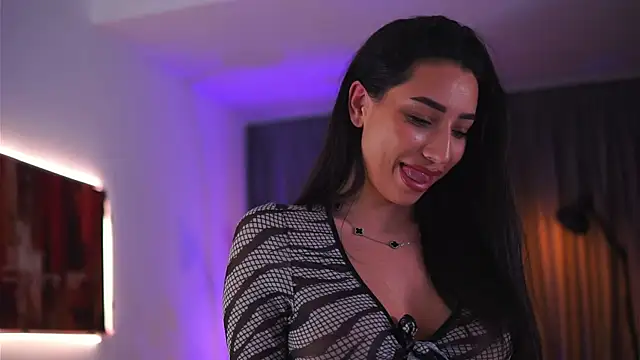 Snapshot of GinaValentinna chatting on March 17, 2025, 2:08 am GinaValentinna online show from March 17, 2025, 2:08 am