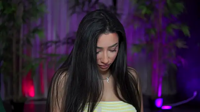 Snapshot of GinaValentinna chatting on October 21, 2025, 7:02 pm GinaValentinna online show from October 21, 2025, 7:02 pm