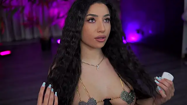 Snapshot of GinaValentinna chatting on November 12, 2025, 8:01 pm GinaValentinna online show from November 12, 2025, 8:01 pm