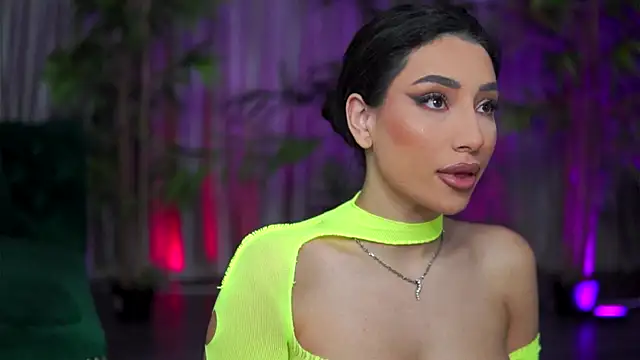 Snapshot of GinaValentinna chatting on October 19, 2025, 7:05 pm GinaValentinna online show from October 19, 2025, 7:05 pm