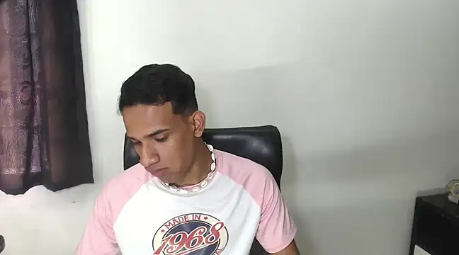 Snapshot of AbrahanBratz chatting on December 28, 2024, 5:57 pm AbrahanBratz online show from December 28, 2024, 5:57 pm