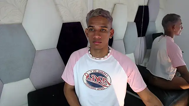 Snapshot of AbrahanBratz chatting on January 10, 2025, 2:45 pm AbrahanBratz online show from January 10, 2025, 2:45 pm