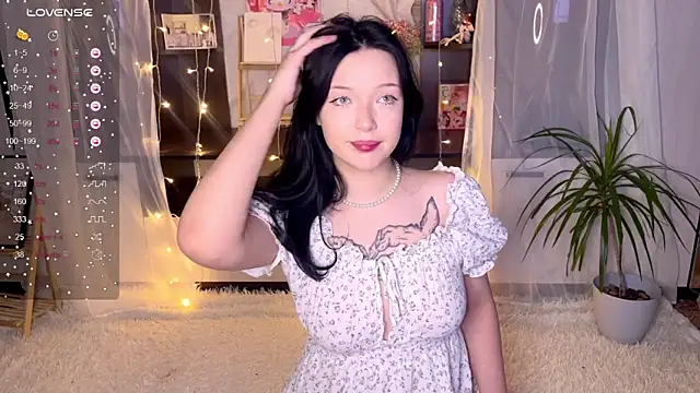 EmmaKittyCat online show from November 30, 2025, 7:47 pm