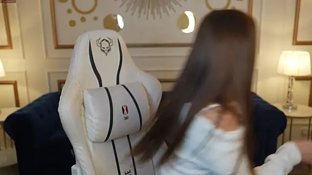 Julia  Star  online show from September 26, 2025, 7:37 am