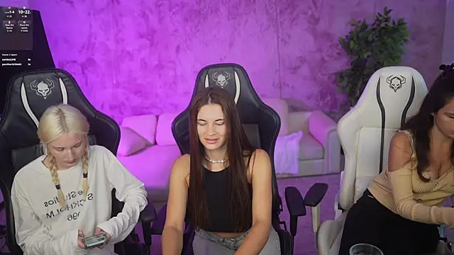 Julia  Star  online show from September 23, 2025, 2:57 pm