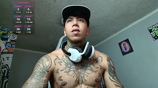 Snapshot of Nickhot0609 chatting on October 19, 2025, 7:27 pm Nickhot0609 online show from October 19, 2025, 7:27 pm