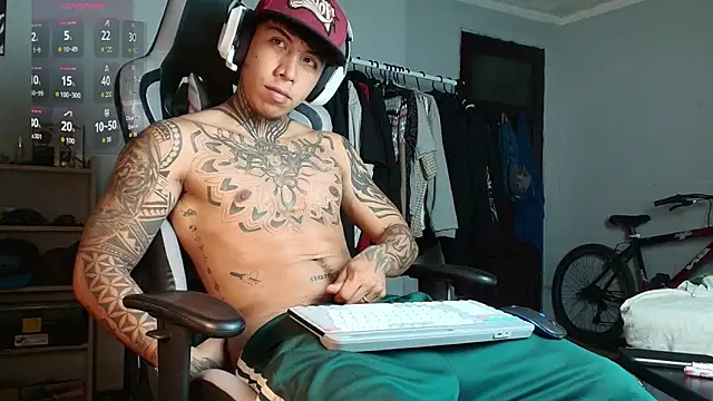 Snapshot of Nickhot0609 chatting on October 10, 2025, 4:24 am Nickhot0609 online show from October 10, 2025, 4:24 am