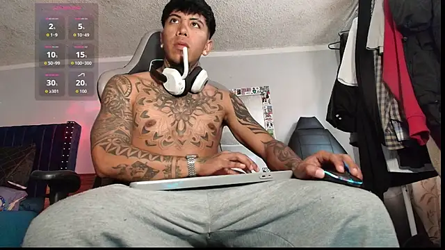 Snapshot of Nickhot0609 chatting on November 19, 2025, 5:24 pm Nickhot0609 online show from November 19, 2025, 5:24 pm