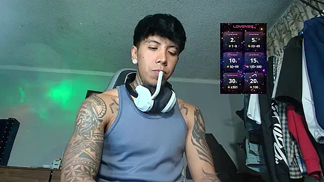 Snapshot of Nickhot0609 chatting on November 28, 2025, 12:33 am Nickhot0609 online show from November 28, 2025, 12:33 am