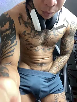 Snapshot of Nickhot0609 chatting on October 27, 2025, 4:35 am Nickhot0609 online show from October 27, 2025, 4:35 am