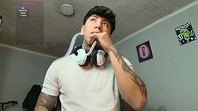 Snapshot of Nickhot0609 chatting on October 16, 2025, 1:58 am Nickhot0609 online show from October 16, 2025, 1:58 am