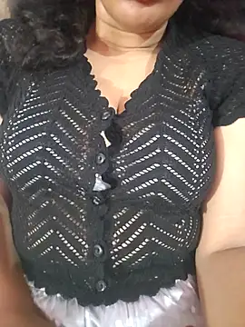 Snapshot of Thargirl23 chatting on August 3, 2026, 6:03 pm Thargirl23 online show from August 3, 2026, 6:03 pm