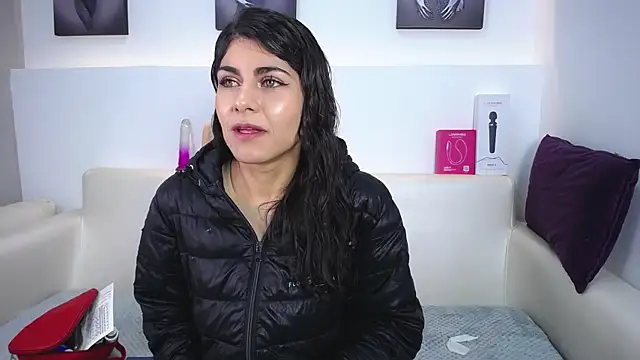 Snapshot of Melodi_Roux chatting on October 15, 2025, 1:19 pm Melodi Roux online show from October 15, 2025, 1:19 pm