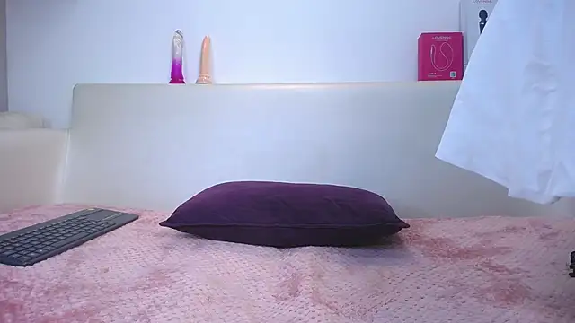 Snapshot of Melodi_Roux chatting on November 5, 2025, 1:25 pm Melodi Roux online show from November 5, 2025, 1:25 pm