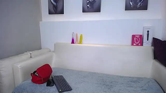 Snapshot of Melodi_Roux chatting on October 10, 2025, 1:12 pm Melodi Roux online show from October 10, 2025, 1:12 pm