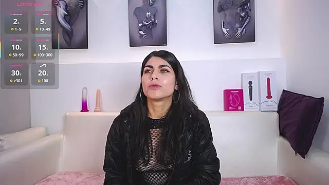 Snapshot of Melodi_Roux chatting on November 19, 2025, 5:40 am Melodi Roux online show from November 19, 2025, 5:40 am