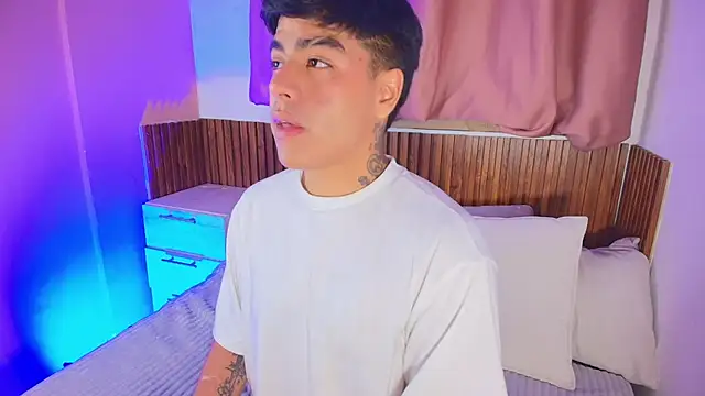 kiing azahell online show from February 11, 2026, 3:06 am