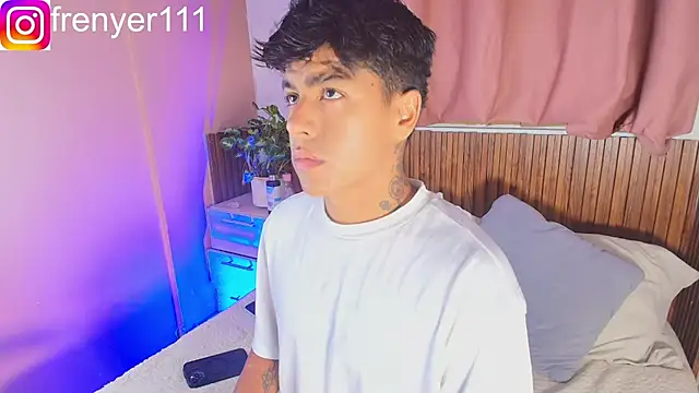 kiing azahell online show from April 12, 2026, 2:04 am