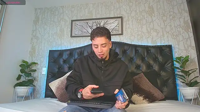 Snapshot of MattDevon chatting on February 12, 2026, 4:01 am MattDevon online show from February 12, 2026, 4:01 am