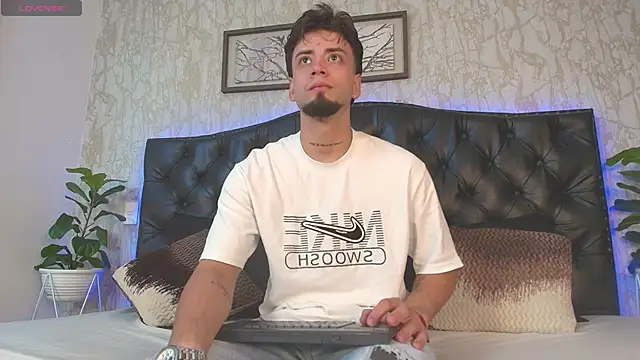 Snapshot of MattDevon chatting on February 24, 2026, 4:13 am MattDevon online show from February 24, 2026, 4:13 am