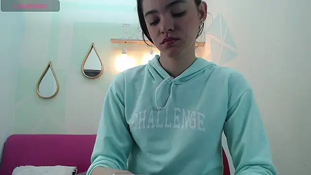 Mia-kalinfa online show from March 8, 2025, 1:47 pm