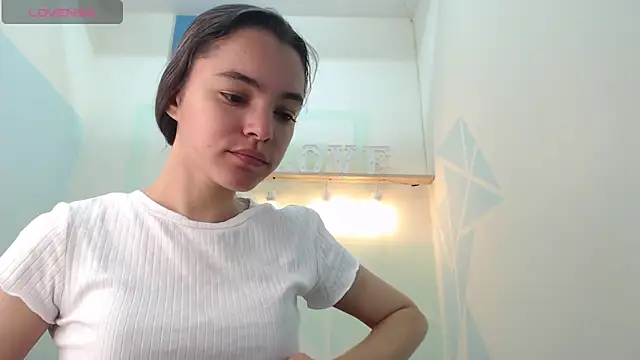 Mia-kalinfa online show from February 21, 2025, 1:11 pm